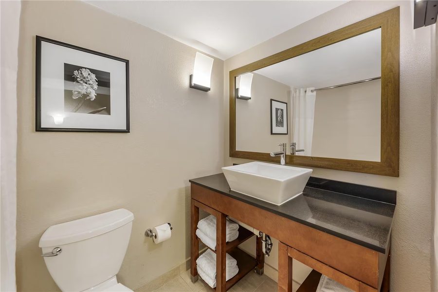 Alamo Fiesta RV Resort — Bathroom