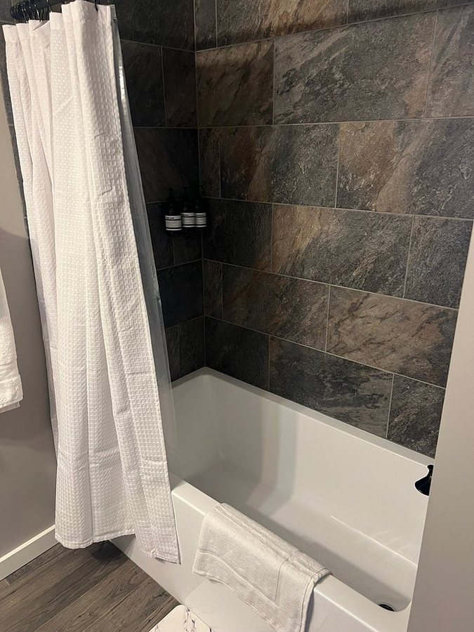 Alaska Fishing Lodge and Soldotna B B Charters — Bathroom