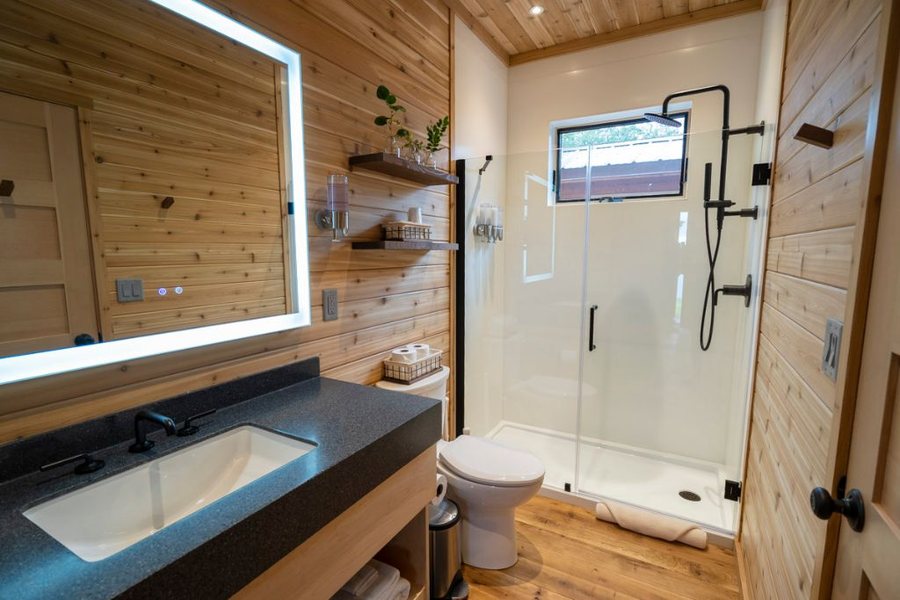 Alaska Fishing Lodges Adventures Wilderness Place Lodge — Bathroom