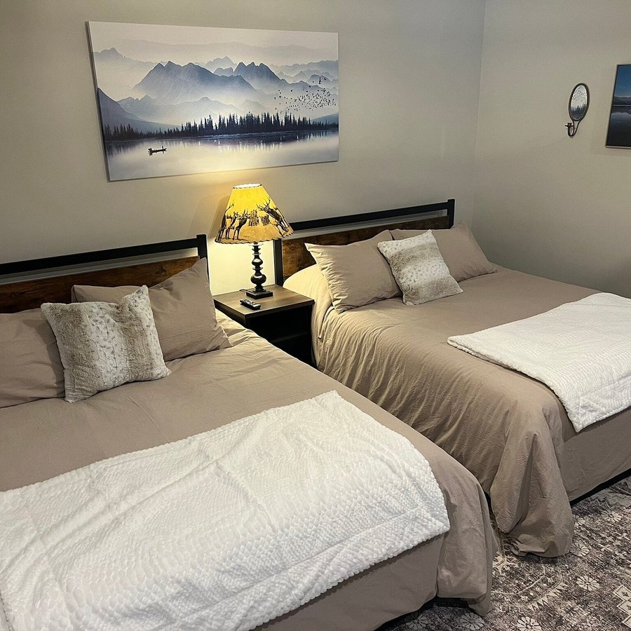Alaska Fishing Lodging — Guest room