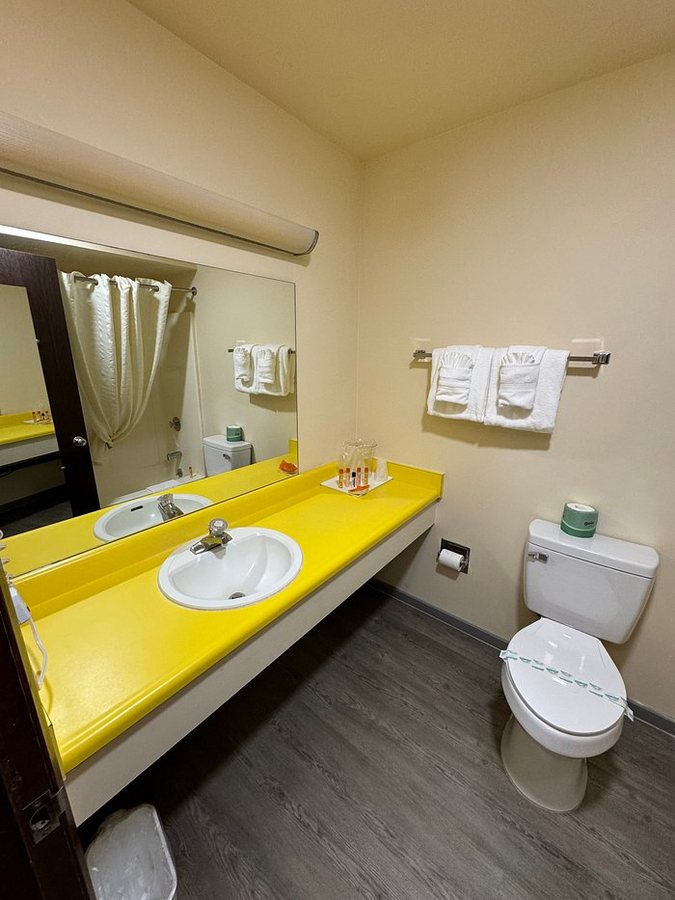 Alaska Glacier Lodge — Bathroom