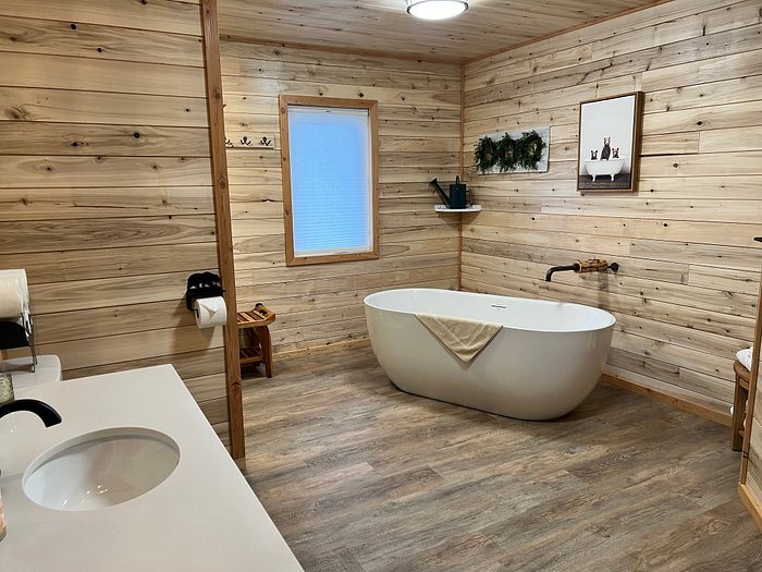 Alaska Knotty Pine B B — Bathroom