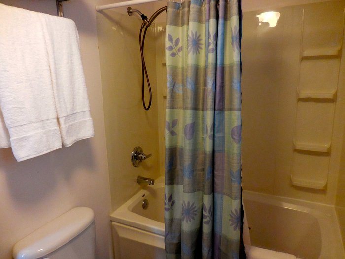 Alaska Kozey Cabins — Bathroom