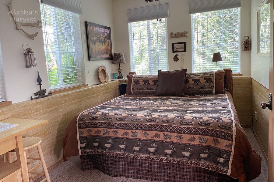 Alaska s Harvest Bed Breakfast — Guest room