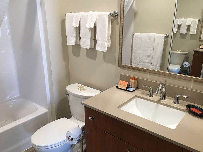 Alaskan Suites — Bathroom
