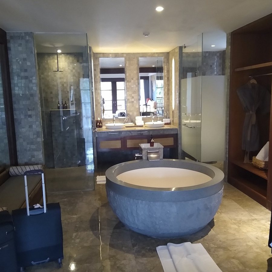 Alaya Resort Ubud — Bathroom