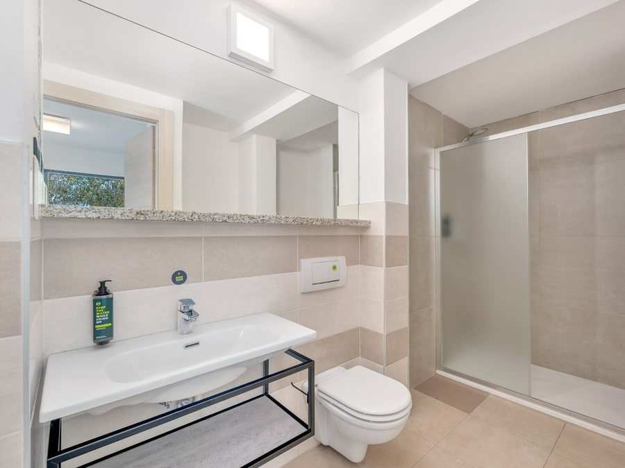 Alba Hotel 3 Barcelona Catalonia — Bathroom