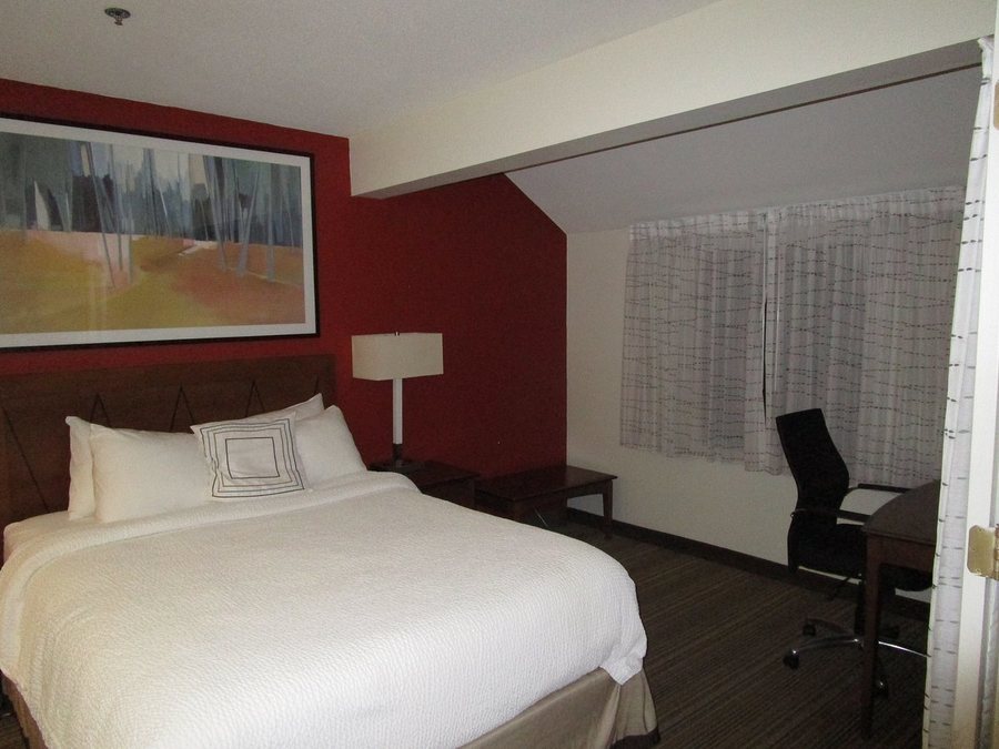 Albany Airport Inn and Suites — Guest room