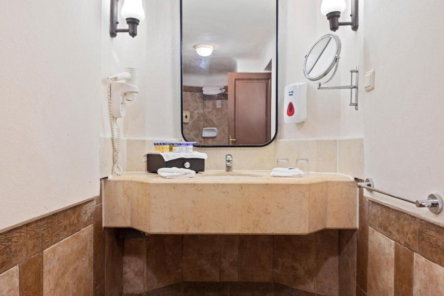 Albatros Citadel Sahl Hashsih Families Couples Only — Bathroom