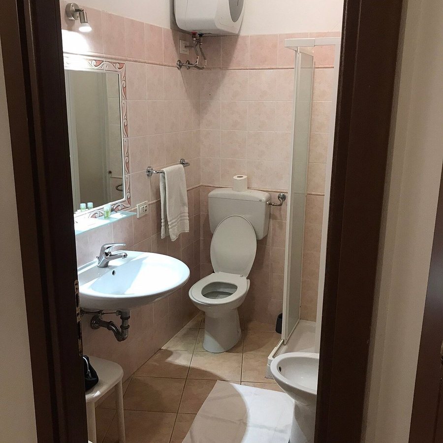 Albergo Residenziale Menhirs — Bathroom