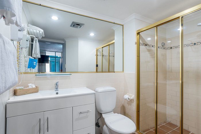 Albion Manor — Bathroom