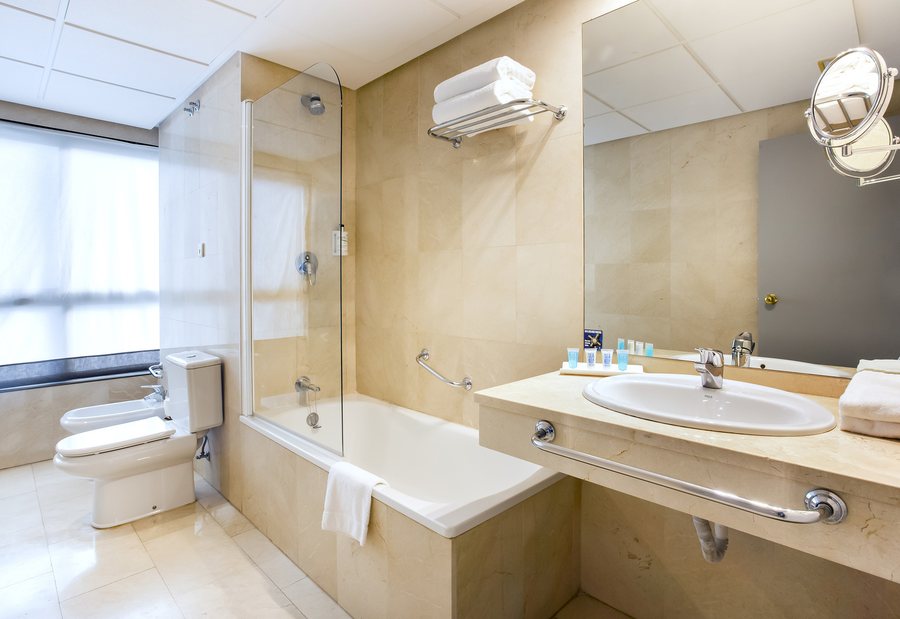 ALEGRIA Cartago Nova — Bathroom