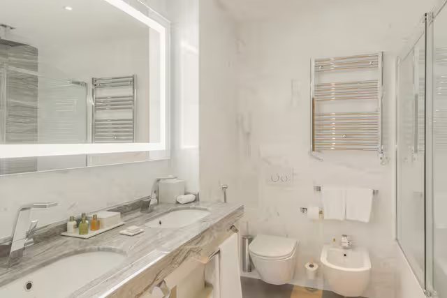 Aleph Rome Hotel Curio Collection by Hilton — Bathroom