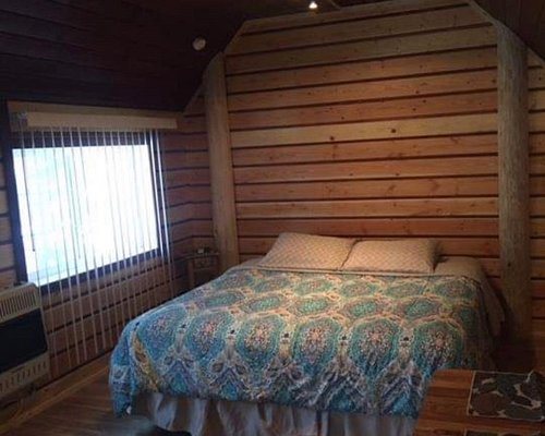 Alexander Lake Lodge — Guest room