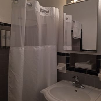 Alexander Palms Court — Bathroom