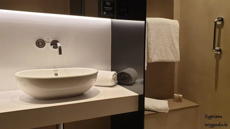 Alexandra Barcelona Hotel Curio Collection by Hilton Barcelona Catalonia — Bathroom