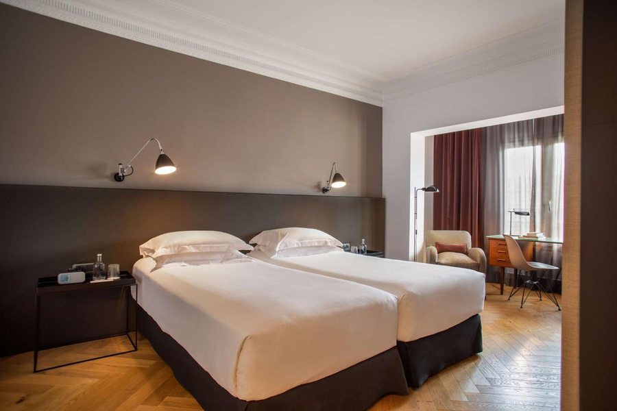 Alexandra Barcelona Hotel Curio Collection by Hilton Barcelona Catalonia — Guest room
