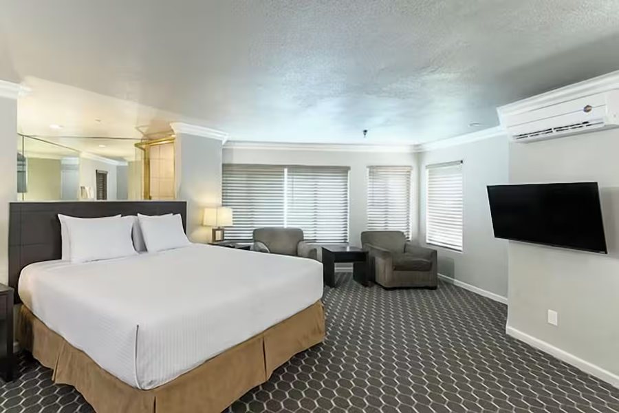Alexis Park Resort — Guest room