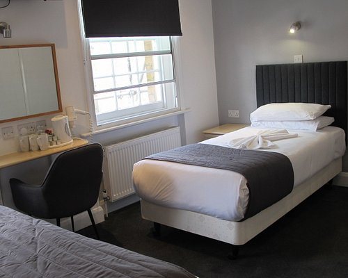 Alhambra Hotel — Guest room