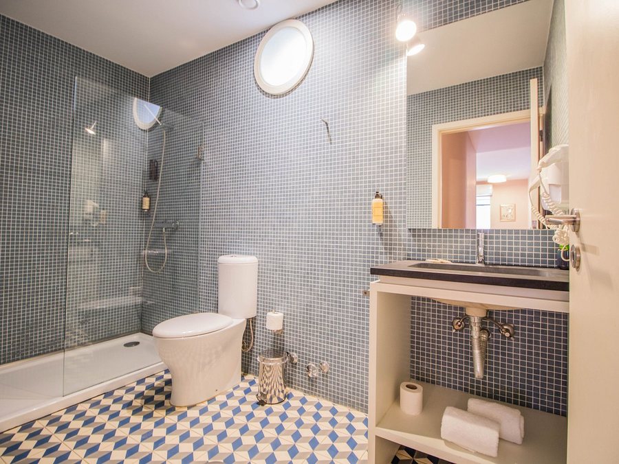 ALIBI GuestHouse by YoursPorto — Bathroom