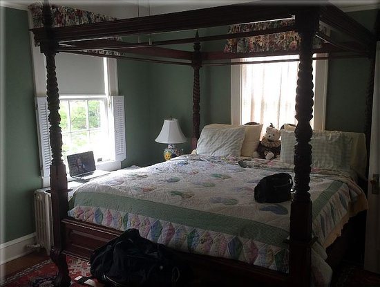 Alice Person House — Guest room