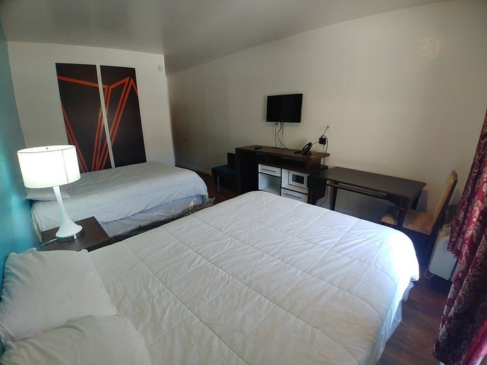 Alien Residence Inn — Guest room