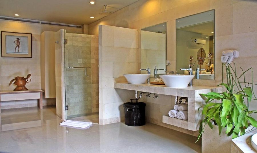 Alindra Villa — Bathroom