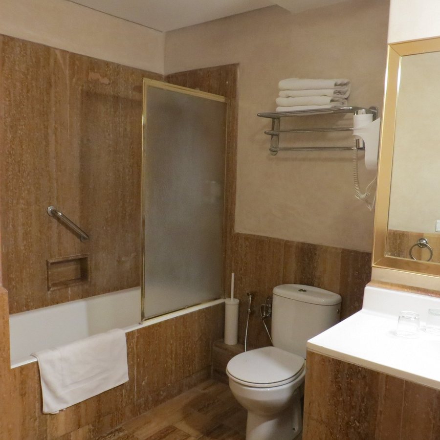All Seasons Motel — Bathroom