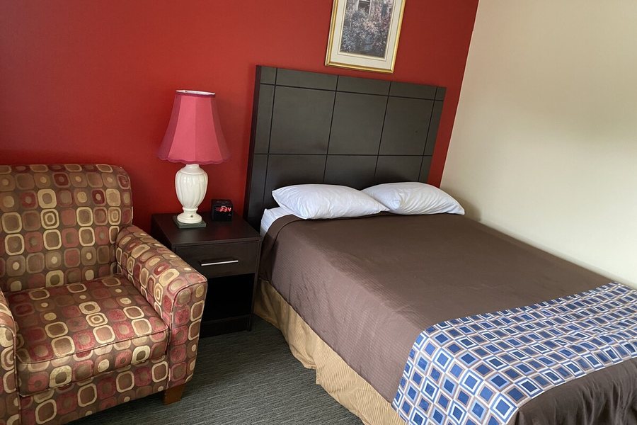 All Seasons Motel — Guest room