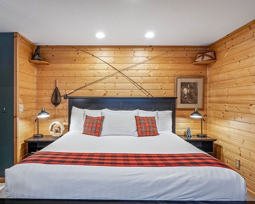All Seasons River Inn — Guest room