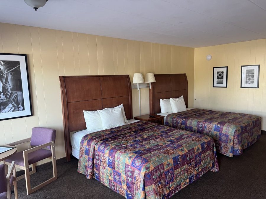 All Star Inn Suites — Guest room