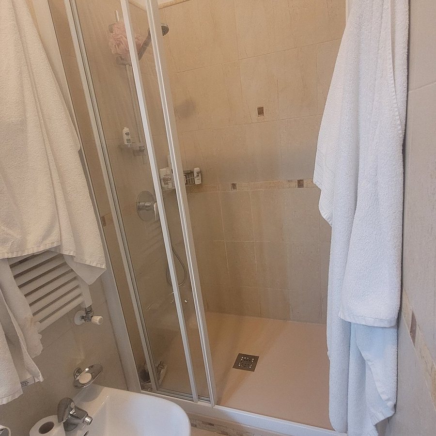 Alla Vite Dorata — Bathroom