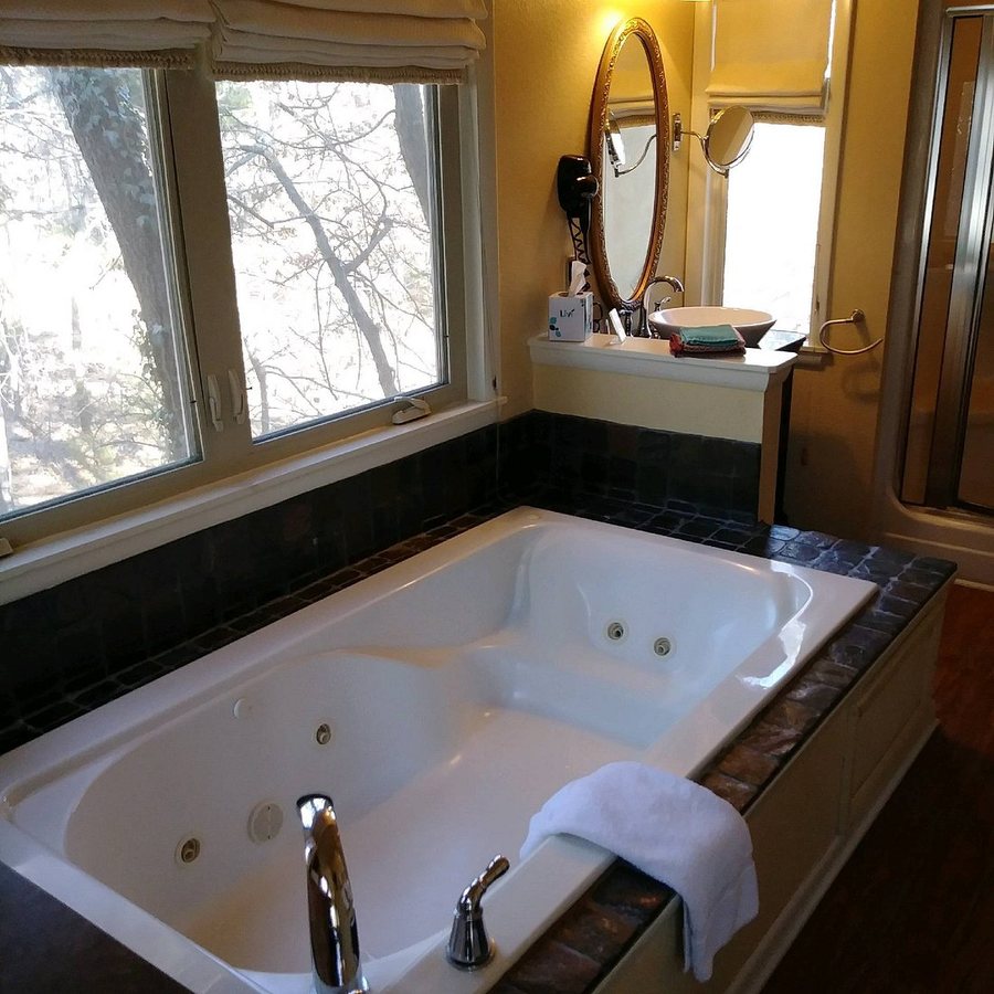 Allseasons Treehouse Village — Bathroom