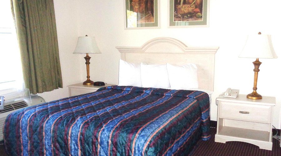 Allure Suites — Guest room