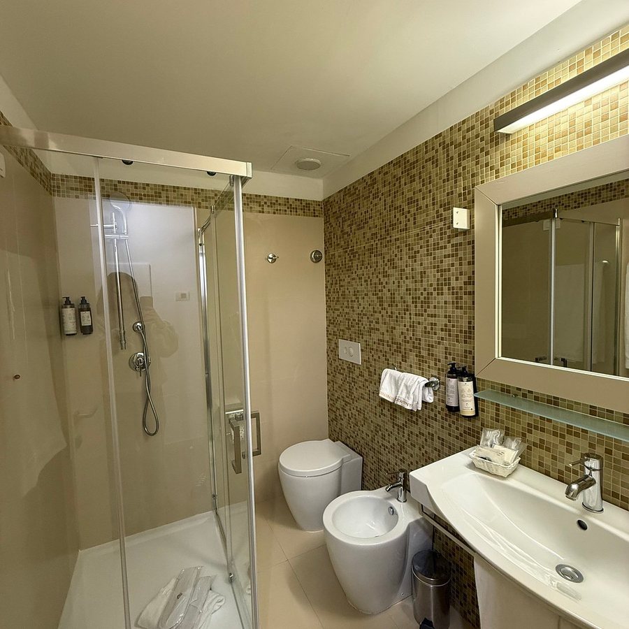 Ally s Guest House Barcelona Catalonia — Bathroom