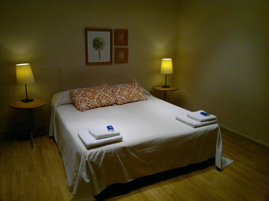 Ally s Guest House Barcelona Catalonia — Guest room