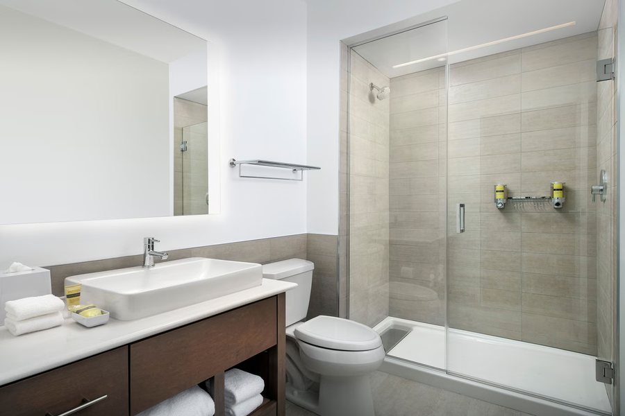 Alma de Sedona Inn — Bathroom