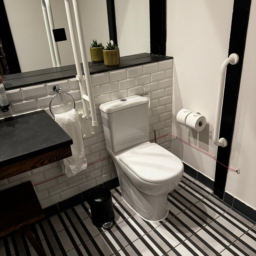 AlmaLusa Alfama — Bathroom