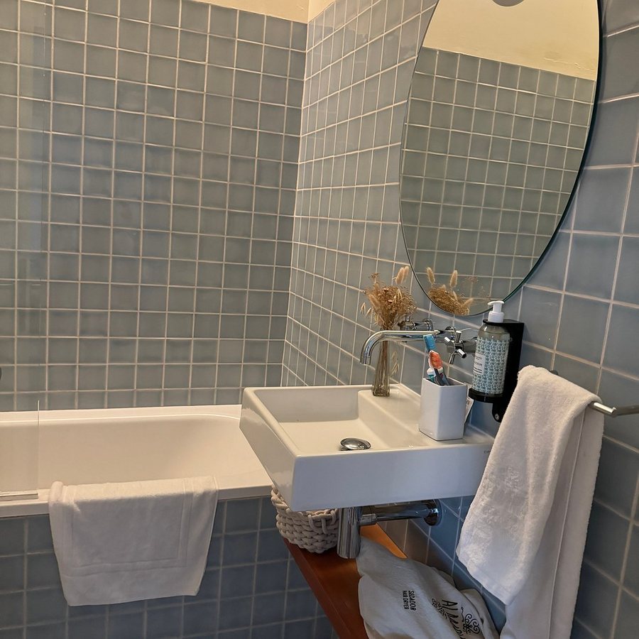 Almaria Da Corte Apartments — Bathroom