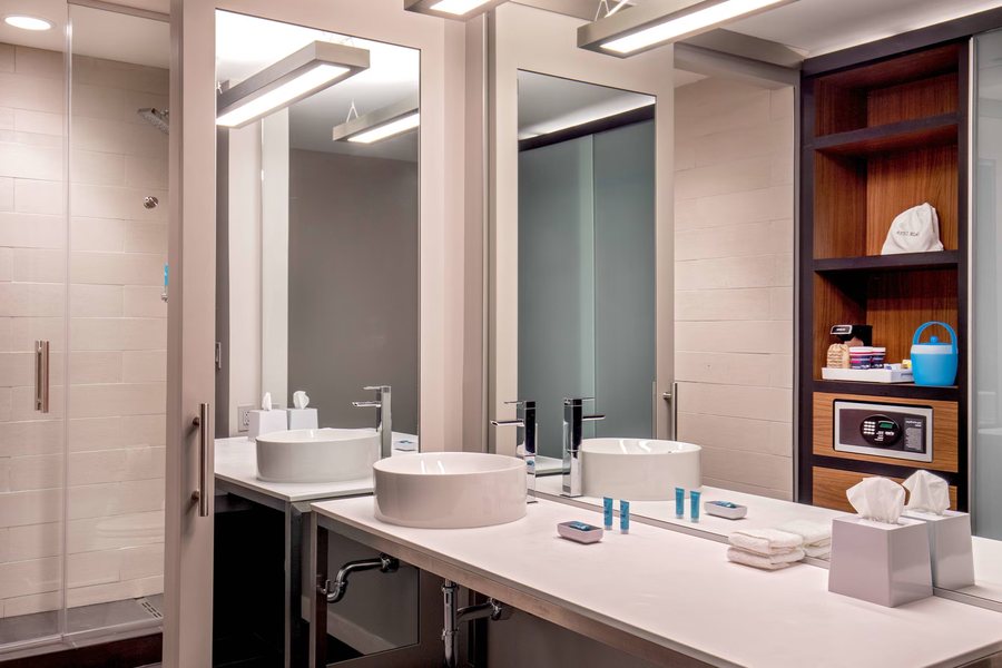 Aloft Atlanta Downtown — Bathroom