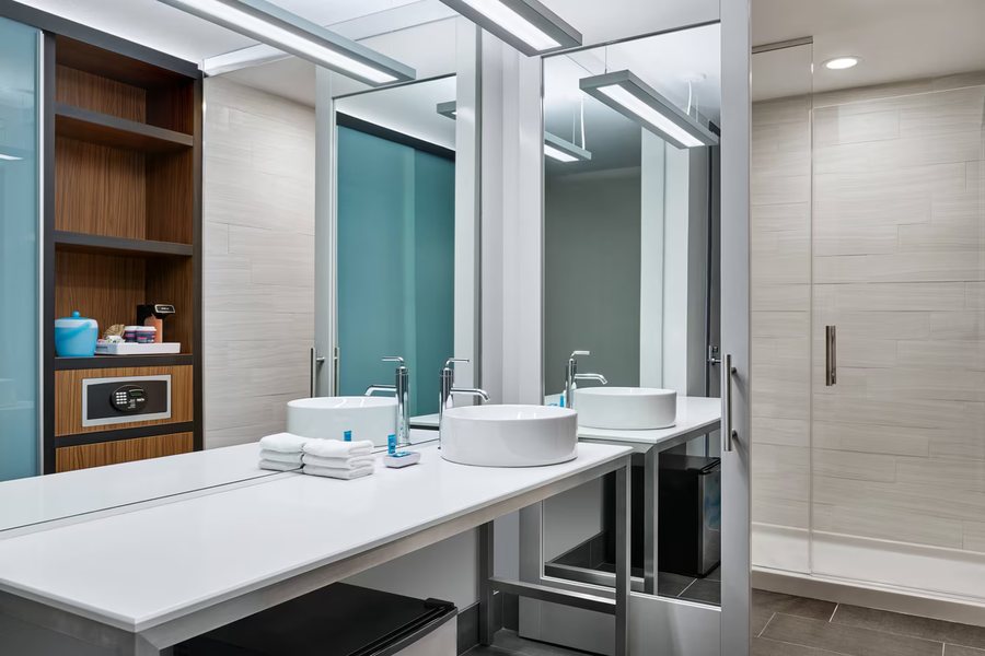 Aloft Austin Downtown — Bathroom