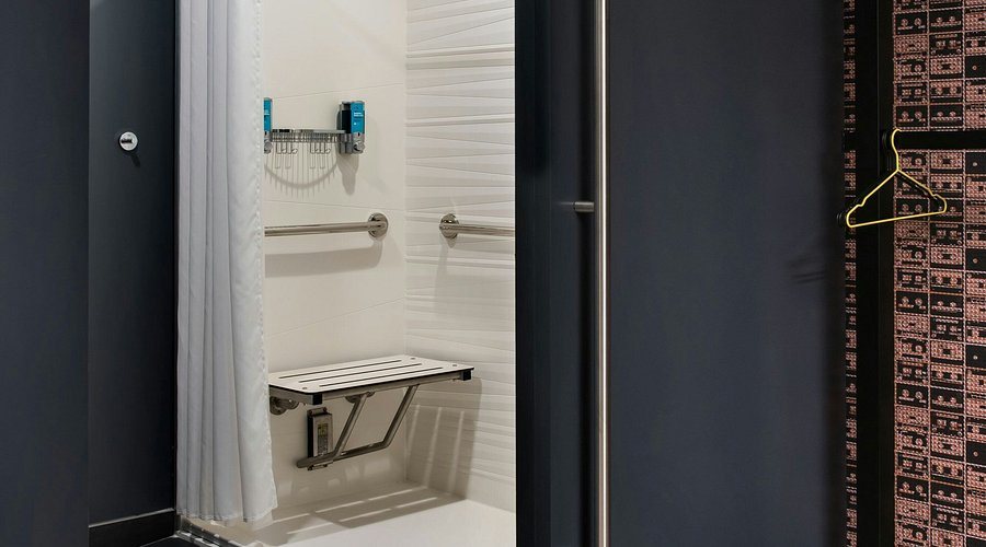 Aloft Buffalo Downtown — Bathroom
