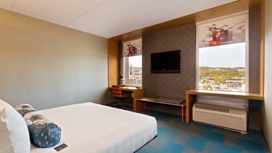 Aloft by Marriott Birmingham Soho Square — Guest room