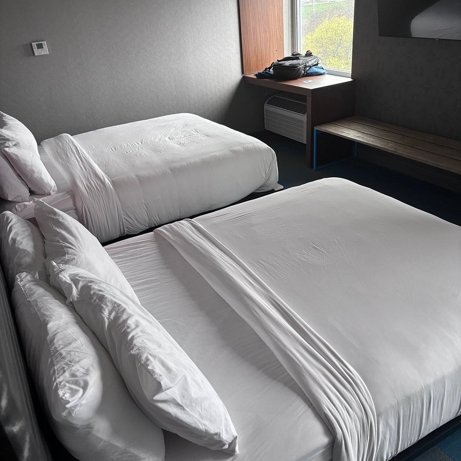 Aloft by Marriott Buffalo Airport — Guest room