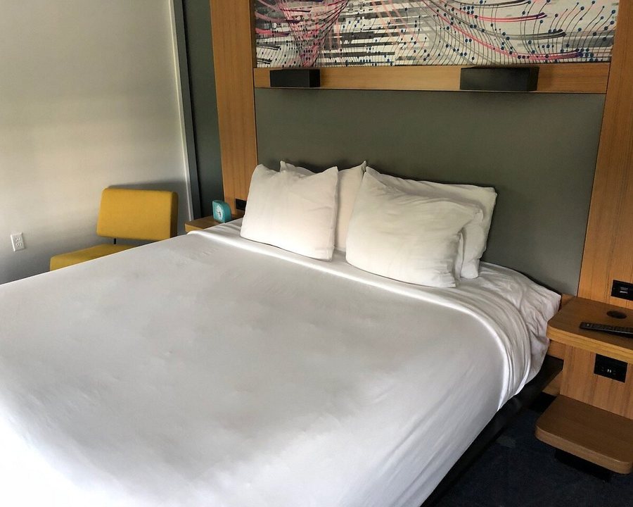 Aloft by Marriott Charlotte Ballantyne — Guest room