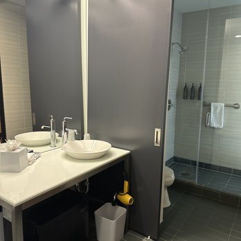 Aloft by Marriott Chicago O Hare — Bathroom