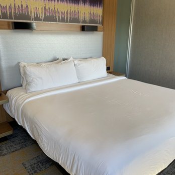 Aloft by Marriott Dulles Airport North — Guest room