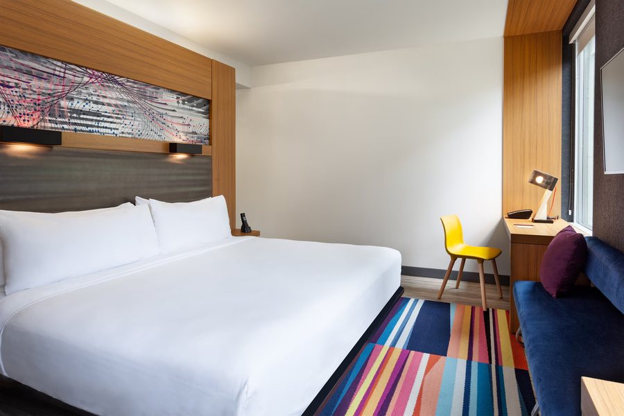 Aloft by Marriott Jacksonville Tapestry Park — Guest room