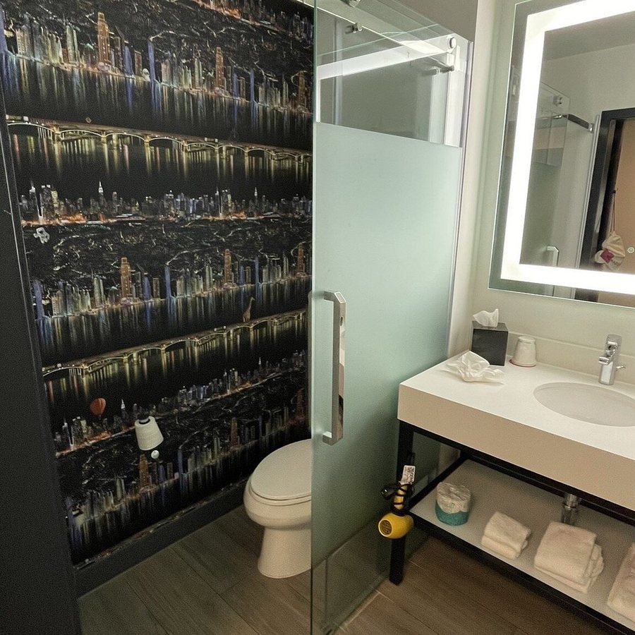 Aloft by Marriott Katy Mills — Bathroom