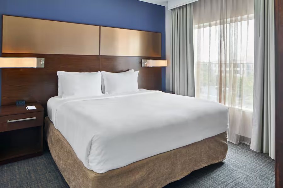 Aloft by Marriott Lawrenceville Sugarloaf — Guest room